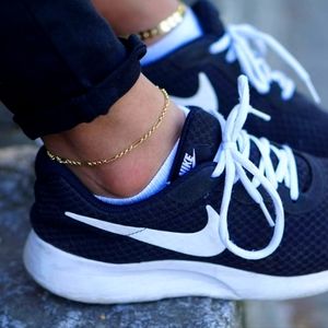 WOMEN'S BLACK NIKE SHOES SIZE 5Y